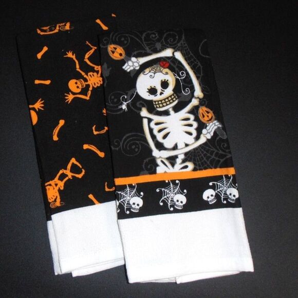 🎃 NWOT Halloween Skeleton Dish Towels – Set of 2 – Spooky Cute Kitchen Fun - Picture 1 of 3